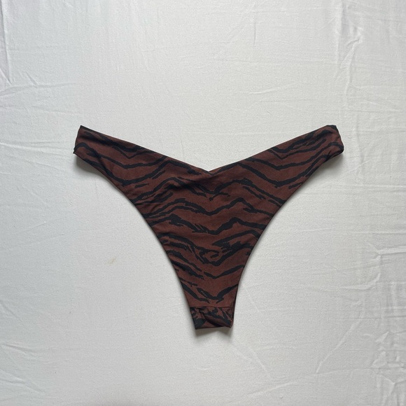 WeWoreWhat Bikini Set - Picture 4 of 4